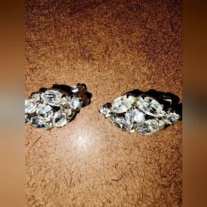 Vintage WEISS White Rhinestone  earrings EUC